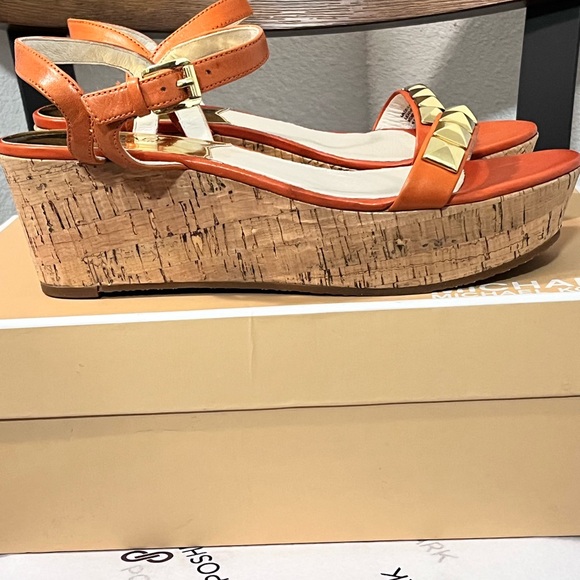 MICHAEL KORS NIB AUTHENTIC BURNT ORANGE PYRAMID GOLD-TONE PLATFORM SANDALS - Picture 7 of 17